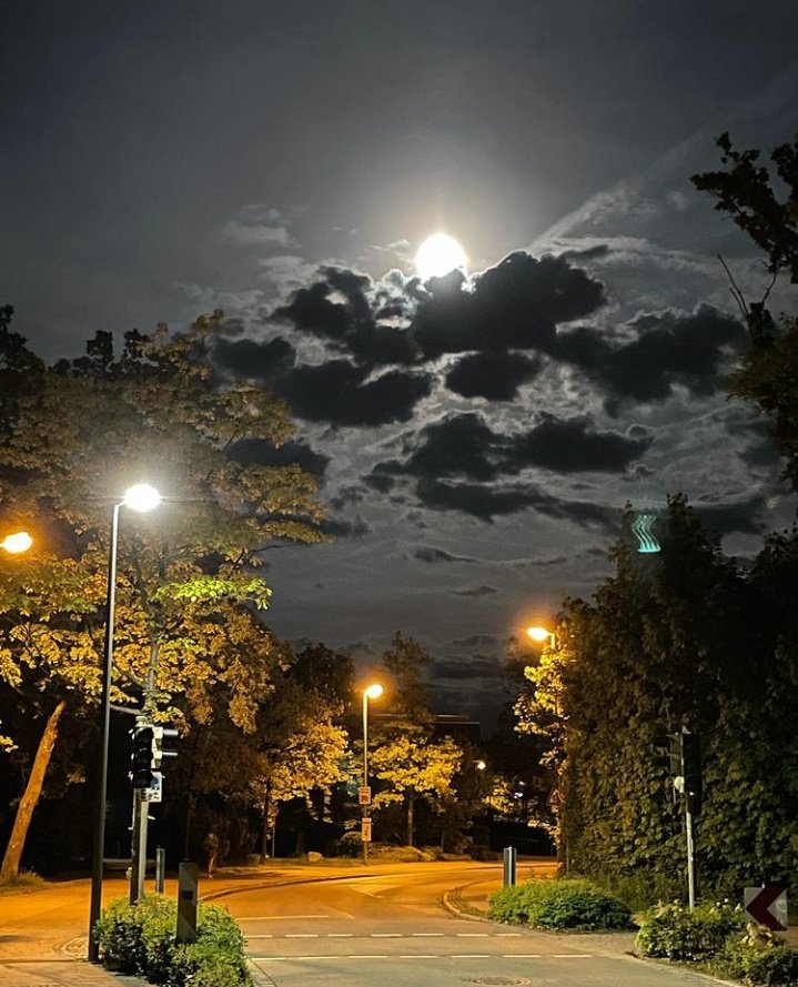 Ben tutulmasaydım keşke🌙
Nese geçer😎#aytutulması 🌒🌘