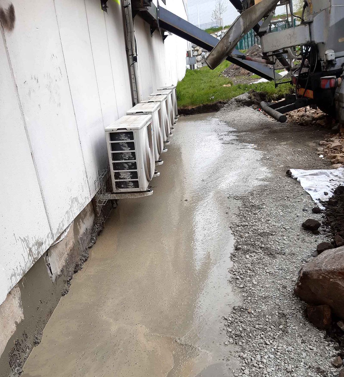 BRGM_fr's tweet photo. Dans la nuit du 2 au 3 mars 2021 un fontis se forme sous un bâtiment commercial à Saint-Etienne 🚧
Découvrez ce qu'il s'est passé :
➡️ https://t.co/OxGdttxKaI
#risques #mine #aprèsmine #fontis #saintetienne https://t.co/ehVbcYOfg3