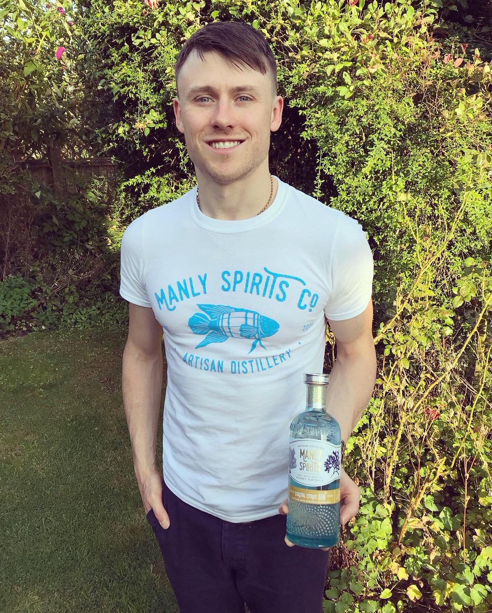 theginshelf's tweet photo. Day 16 of @ginadaymay is Merch 🤘🏼

Absolutely love this @manlyspirits @manlyspiritsuk T-Shirt, picked up at  @Junipalooza 2019 ☀️ 🌊 

Looking forward to seeing the team from ‘Down Under’ again in June ❤️🔥

#ginadaymay2022 #gin #ginadaymay #ginblog #ginblogger https://t.co/FBaj9tNMQT