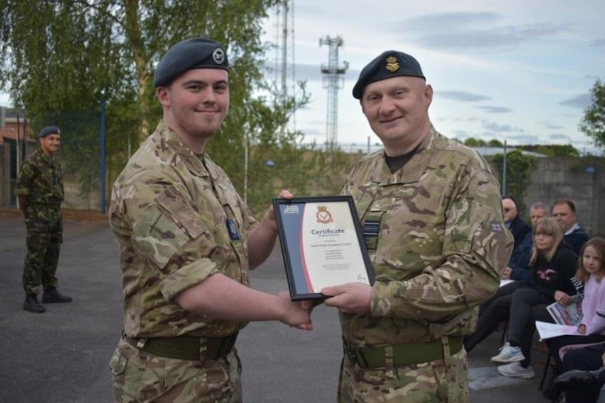 ASgt Turnbull &amp; CFS Cavell have been awarded a 'Corps Good Service' Certificate by Sector 2 Commander, Squadron Leader Andy Emms RAFAC. <a href="/ComdtAC/">Commandant RAF Air Cadets</a> @AOC22Group <a href="/AirCadetsNorth/">North Region - RAF Air Cadets</a> @OC_SWYorksWing <a href="/aircadets/">RAF Air Cadets</a>