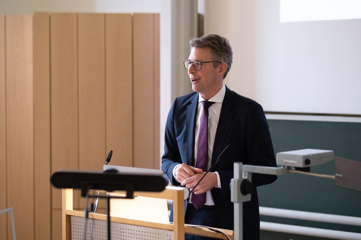 UniPassau's tweet photo. "Zukunftsweisend für High-Tech-Land Bayern": Bayerns Wissenschaftsminister @MarkusBlume würdigt den Start des Forschungsverbundes #ForDaySec zu #ITSicherheit in der Alltagsdigitalisierung: https://t.co/Cw7eXiwDcx
@DL7JP @henrichpoehls @uni_bamberg_of @TU_Muenchen @UniFAU https://t.co/tedEAxKMrS