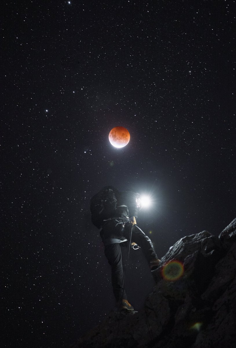 DylanArthurNZ's tweet photo. Rappelling down from the (previous) Super Flower Blood Moon Eclipse! https://t.co/ZnkAqq66ey