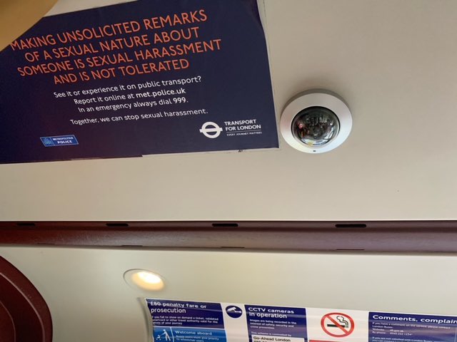 stanzaselvaggia's tweet photo. Sulla metropolitana di Londra: “fare commenti non richiesti di natura sessuale è una molestia e non è tollerata”. Seguono contatti per denunciare e firma del sindaco della città. #catcalling https://t.co/gxYDChQEBH