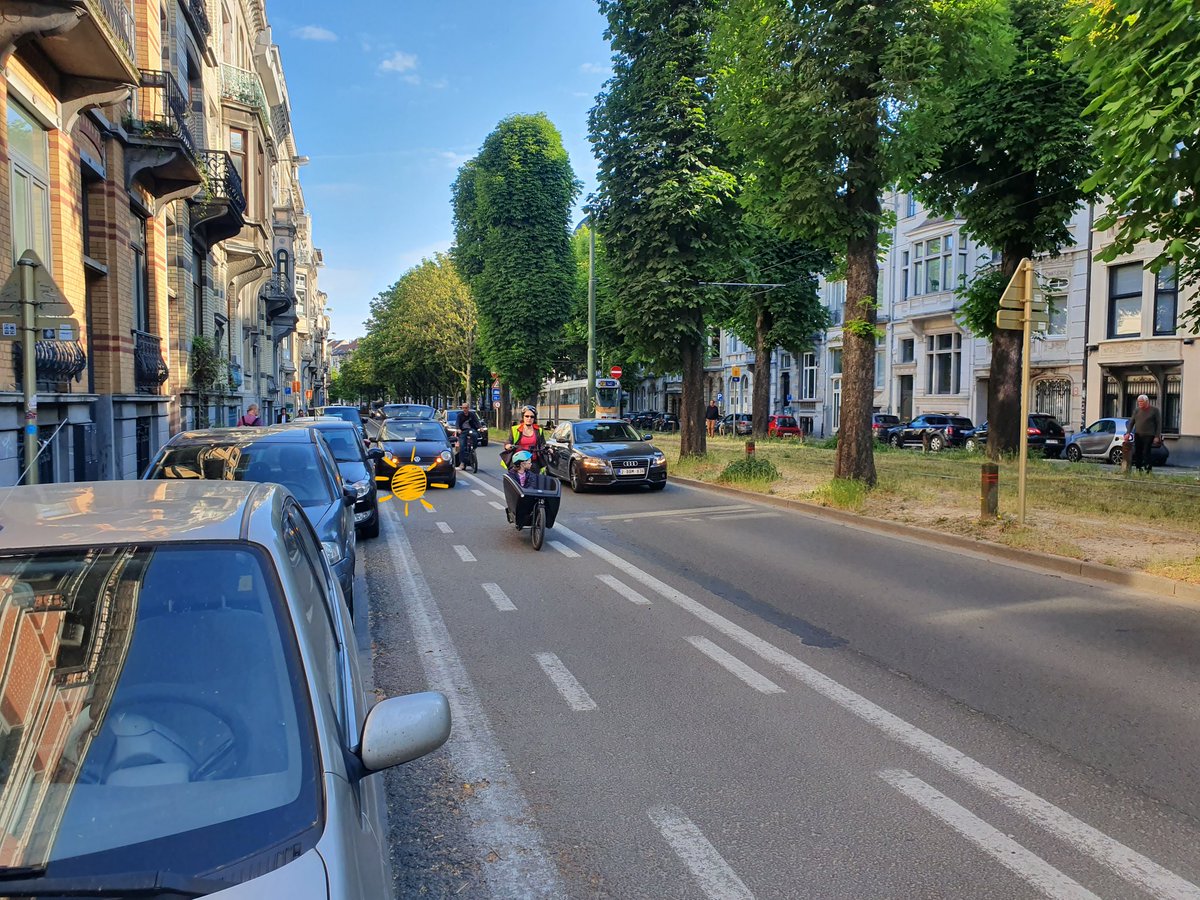 Jan_Szcz's tweet photo. #Brussels 🚴‍♀️daily routine: Fictious cycling "infrastructure"🚳
and virtually no law enforcement 🤷‍♂️
#1190BE #AvAlbert https://t.co/NA37Zc2SXJ