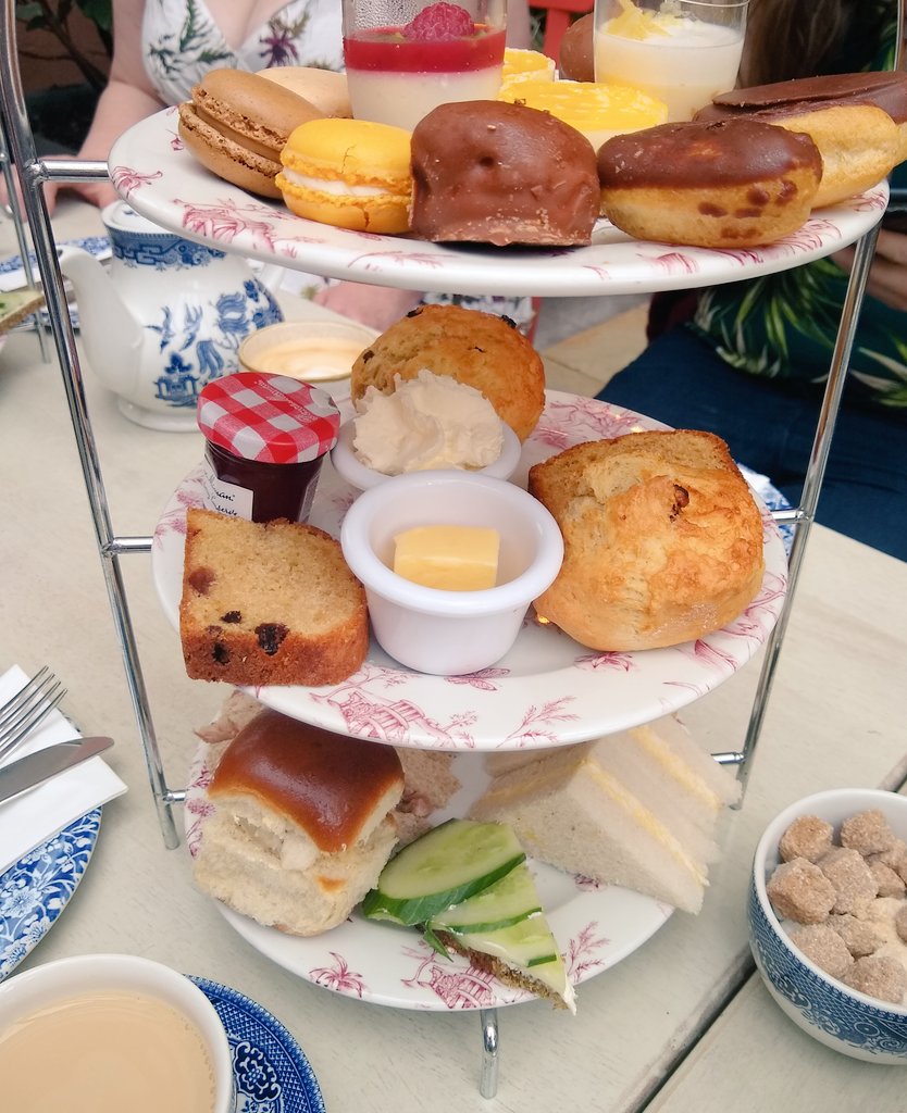 sophiegrenham's tweet photo. Tea at The Old Music Shop, Dublin. https://t.co/ShJwTZSuEG