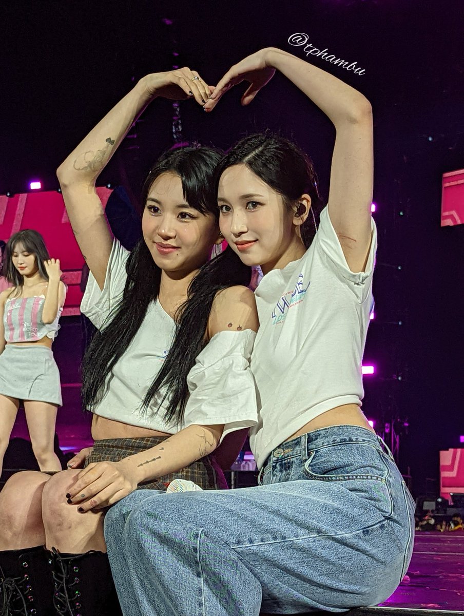 tphamBU's tweet photo. 051522 - Twice in Los Angeles, Day 2 #TWICE_4TH_WORLD_TOUR_ENCORE #TWICE #shotonpixel https://t.co/juXkm6VZ1Y