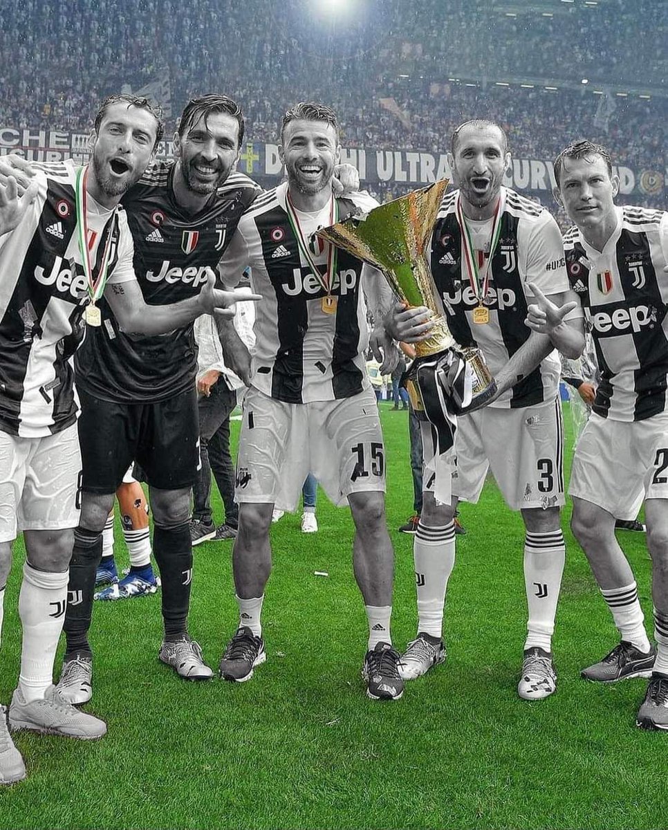 JuventusFR_'s tweet photo. Une page se tourne.. ��️ https://t.co/RwK3xJoAtU
