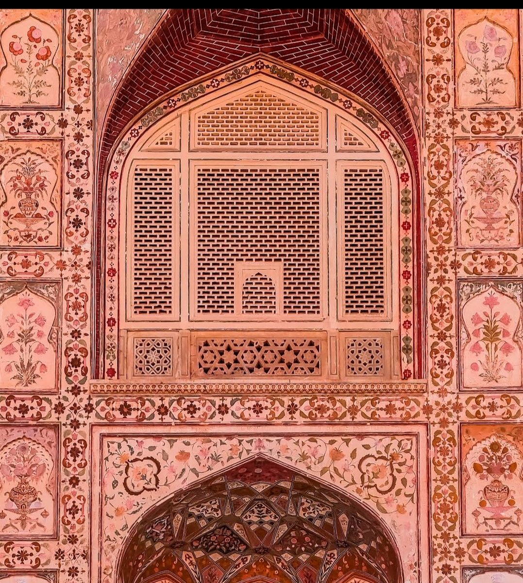 srvhindu's tweet photo. 1st One is Amer Fort built By Hindu Ruler , 2nd One is Taj Mahal said to be built by shah jahan. 
Here you can find similarities between both design and architecture even dome shape and design. 
Then how historians says that it was mughal architecture. @ASIGoI @MinOfCultureGoI https://t.co/JkmMYUrqep