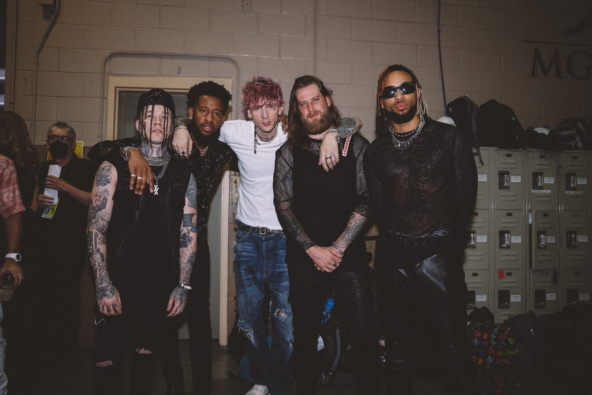 Guitarslayer24's tweet photo. We conquered tonight. #lovefrequency ! We are MGK #MAINSTREAMSELLOUT #billboard #mgk #guitarslayer #xx #vegas https://t.co/xR86eJ0leH