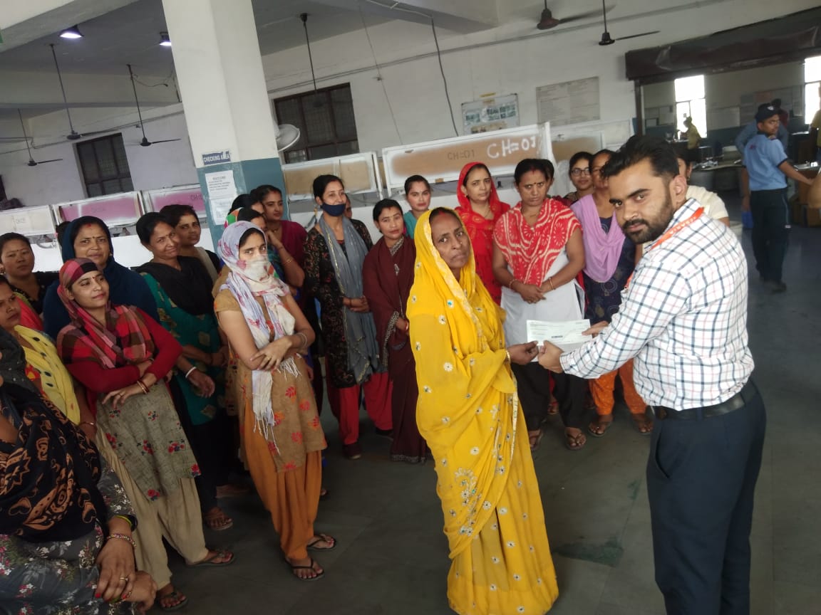 KesariaRubber's tweet photo. Girl Child Marriage Policy (Kanya Daan Policy) distribution in @KesariaRubber Binola Plant. #TeamKesaria trying to give a little contribution to every #girlchildmarriage of #KesariaPariwarMembers with 51K amount.

#kanyadaanpolicy #girlchildmarriagepolicy #kesariarubber https://t.co/ShSgAurShk