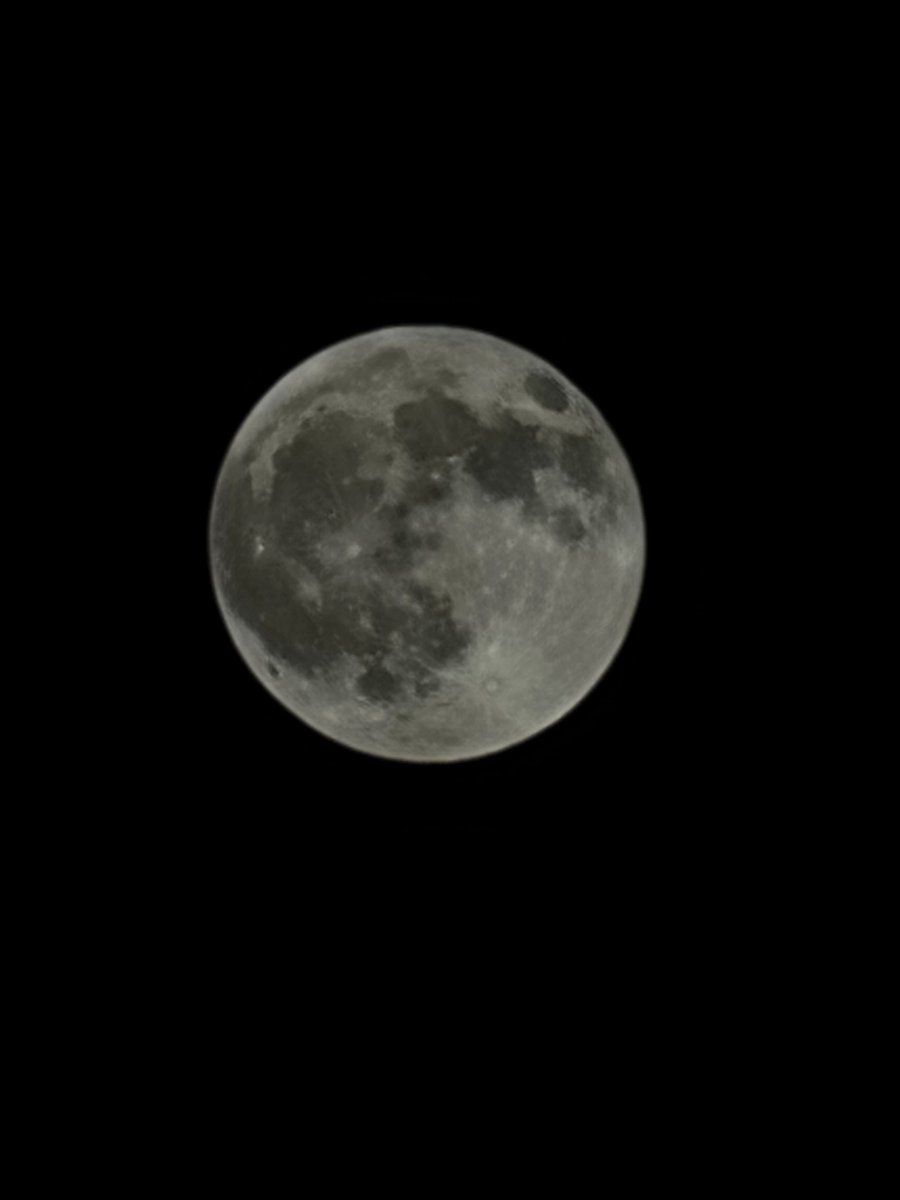 ulrik05's tweet photo. I love my android camera! Such a beautiful moon tonight ! Shame I missed the eclipse. https://t.co/Ptq6ay3Tf6