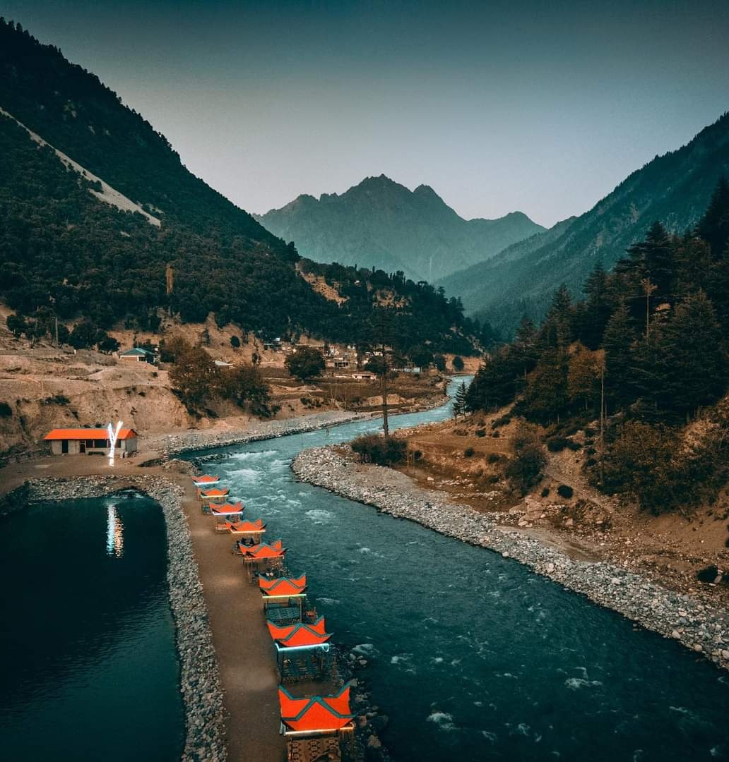 Paktourntravel's tweet photo. Nostalgic evening in the mountains
are pure bliss for the soul. 
.
.
#etribune #dawninfluencer #dawndotcom #shotondji #explorepakistan #djimavicpro #mountains #everydaypakistan #thecreatorclass #islamic_republic_of_pakistan #dronesupremacy #beautifuldestinations https://t.co/oOQnOgKd1R