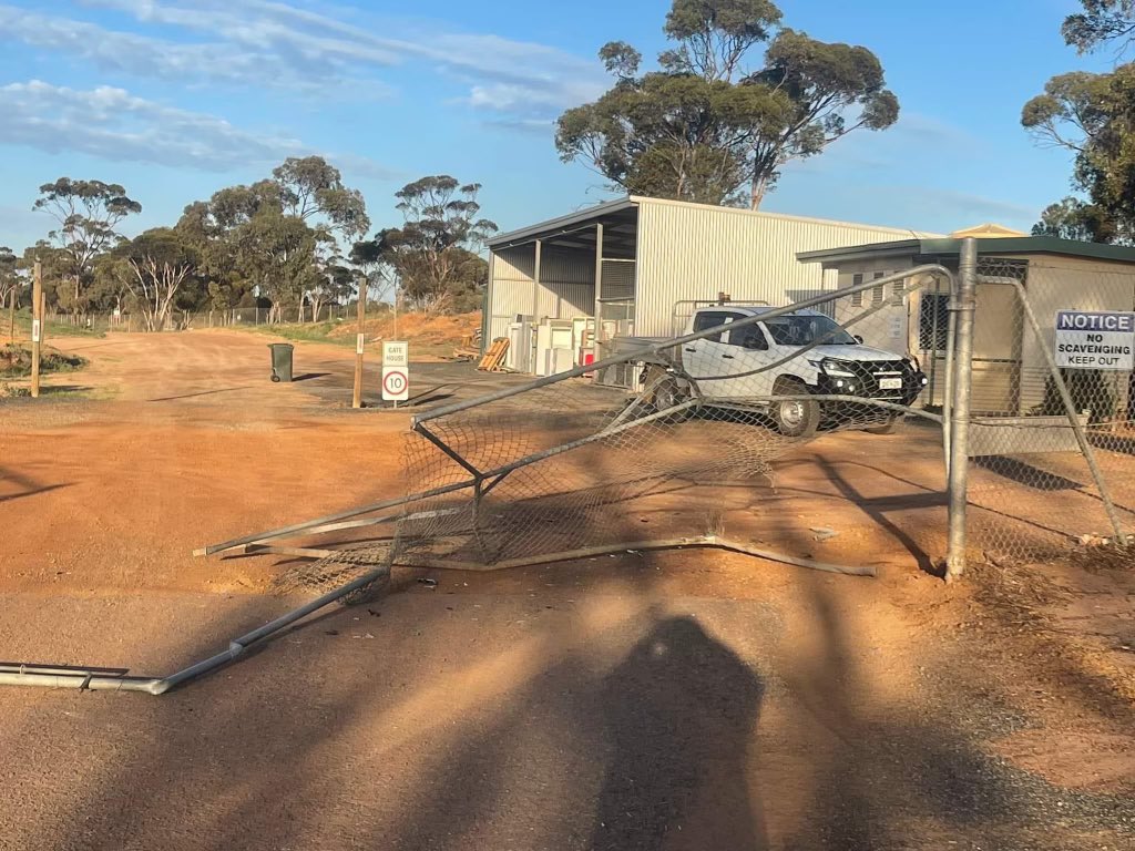 Do you know someone who’s vehicle has recently acquired significant front end damage that wasn’t there on Sunday morning? If so, give us a call &amp; quote 16052211058188 as they may be able to assist us with enquires into recent damage of the tip gates #fb