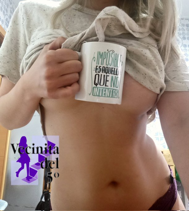 Con mi taza y mi caf&eacute; d&aacute;ndome &aacute;nimos.  Despu&eacute;s de un fin de semana muy pero que muy duro. Este cuerpo<a href="/tag/domingodedeseosprohibidos"class="tags"><span>#domingodedeseosprohibidos</span></a>