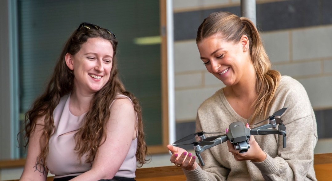 keirinjoyce's tweet photo. Welcome to the #NextGen of the #CASG Grad Program!
#UAS/#Drone reps recently briefed the grads on #YourADF UAS and demo’d the @AustralianArmy #BlackHornet and #DroneRacing!
Thanks Drew, Chucky @HueyFPV @AuADRT for their time to demo and great Q&A Session!
@AusAirForce @AAUS_Live https://t.co/XUz05n4gEl