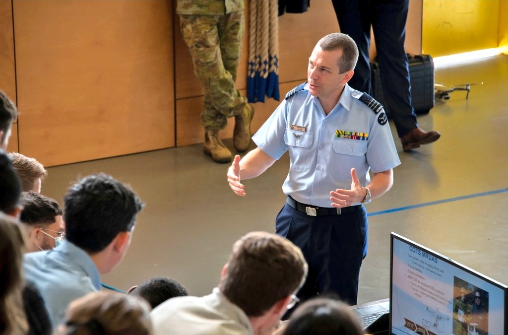 keirinjoyce's tweet photo. Welcome to the #NextGen of the #CASG Grad Program!
#UAS/#Drone reps recently briefed the grads on #YourADF UAS and demo’d the @AustralianArmy #BlackHornet and #DroneRacing!
Thanks Drew, Chucky @HueyFPV @AuADRT for their time to demo and great Q&A Session!
@AusAirForce @AAUS_Live https://t.co/XUz05n4gEl