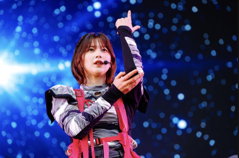 46risao's tweet photo. 最初は意地でも卒業なんてやだったけど
今では理佐が幸せならいいなって
相手の幸せを願うのが1番の恩返しだよね
卒業おめでとう https://t.co/ZkrVlkzzzQ