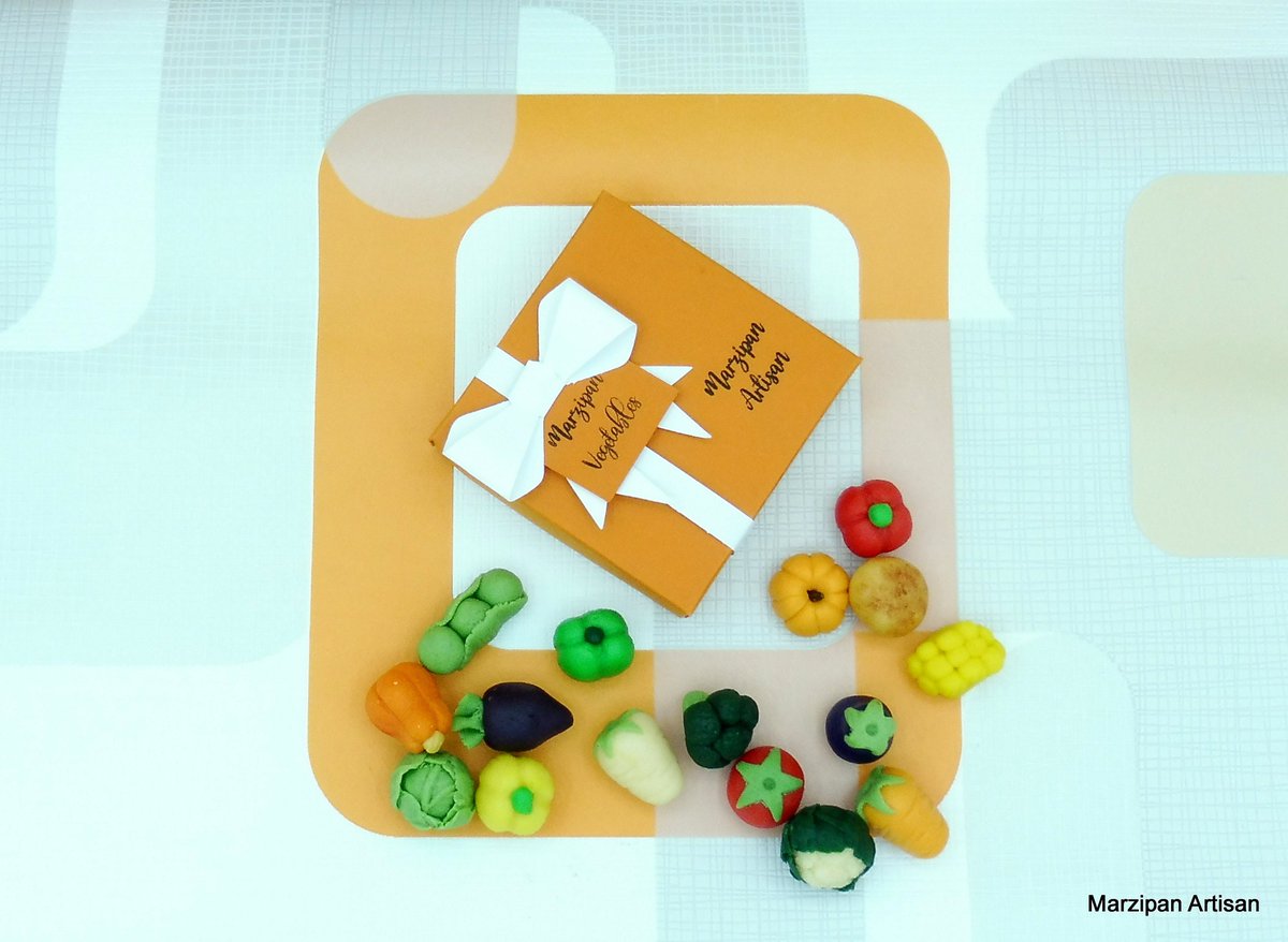 marzipanartisan's tweet photo. One of your 5 a day ??? ! Marzipan Vegetables Box Of 9 Gardeners Gift Cake Topper Decor Novelty Gift https://t.co/OCBSXMKkoI #birthday #rainbow #cakedecoration #mixedveg #gardeninggift #ediblecaketopper #marzipanveg #vegannaturally #vegetar https://t.co/kAbArVVuT8