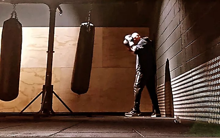 There ain't nothing like a little physical therapy session to clear the cobwebs on a Monday morning 🥊 🥊 imma get me some writing done now. Have a blessed week ya'll 👊
#boxing #goodmorning #positivity #actorslife #writerslife #gym