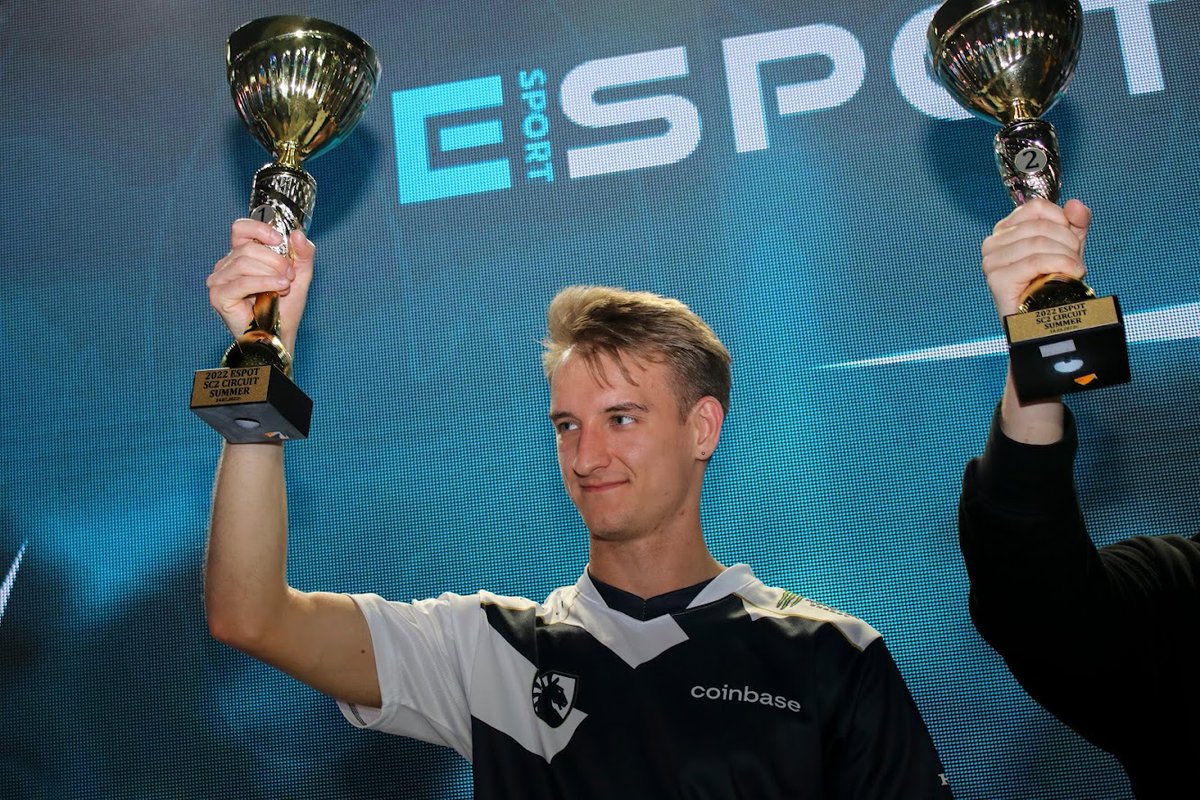 NetwarsSC2's tweet photo. Congratulations to Elazer for becoming the 2022 ESPOT SC2 Circuit: Summer Champion! 🏆

🥇 @ElazerSC2 
🥈 @sc2_Spirit 
🥉 @ScKrystianer 

@LiquipediaSC2 - https://t.co/k48BWICQTD

@ESPORT_SPOT_PL @danskyck @pawelmax88 @LGPolska @InfoletPL Pro-Gamer by Yumisu

See you next time! https://t.co/g8TgSI5eXY