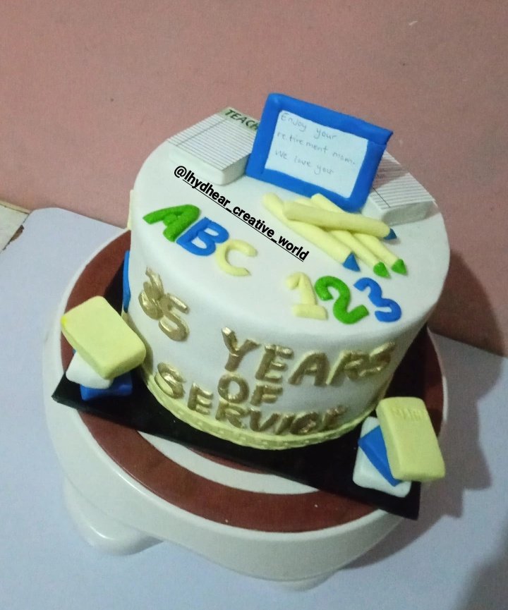 ladylhydhear's tweet photo. A beautiful cake for 60th birthday and retirement. #cake_by_lhydhear_creative_world #LCW #cakesinibadan  #cakesinibadan💖💖 #ibadanbaker  #Ede #baptistbaker #referal https://t.co/JKl5648Scd