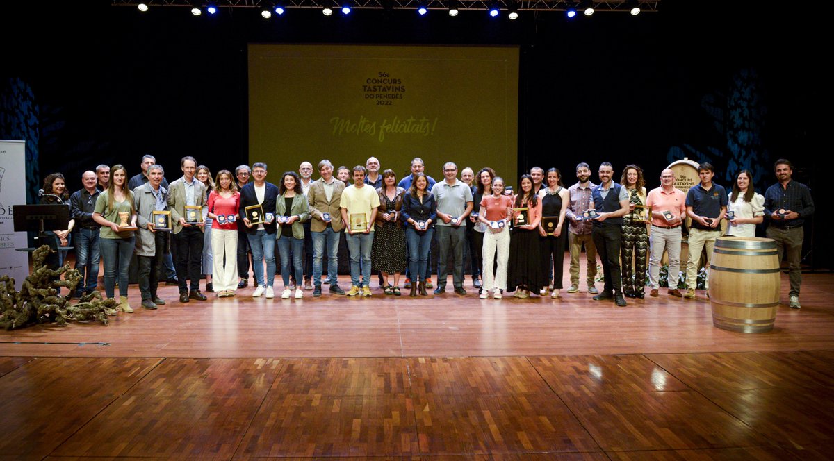 Tastavins1965's tweet photo. 🤩🍷 Divendres vam conèixer els guanyadors del 56è Concurs Tastavins @dopenedes. Una edició de rècord amb 159 mostres presentades!

Les xifres demostren que el Penedès està molt viu i ens impulsen a seguir treballant!

Més info ➡ https://t.co/8gQgwMcCo1

#TastavinsPenedes22 https://t.co/qbQTt8GvKd