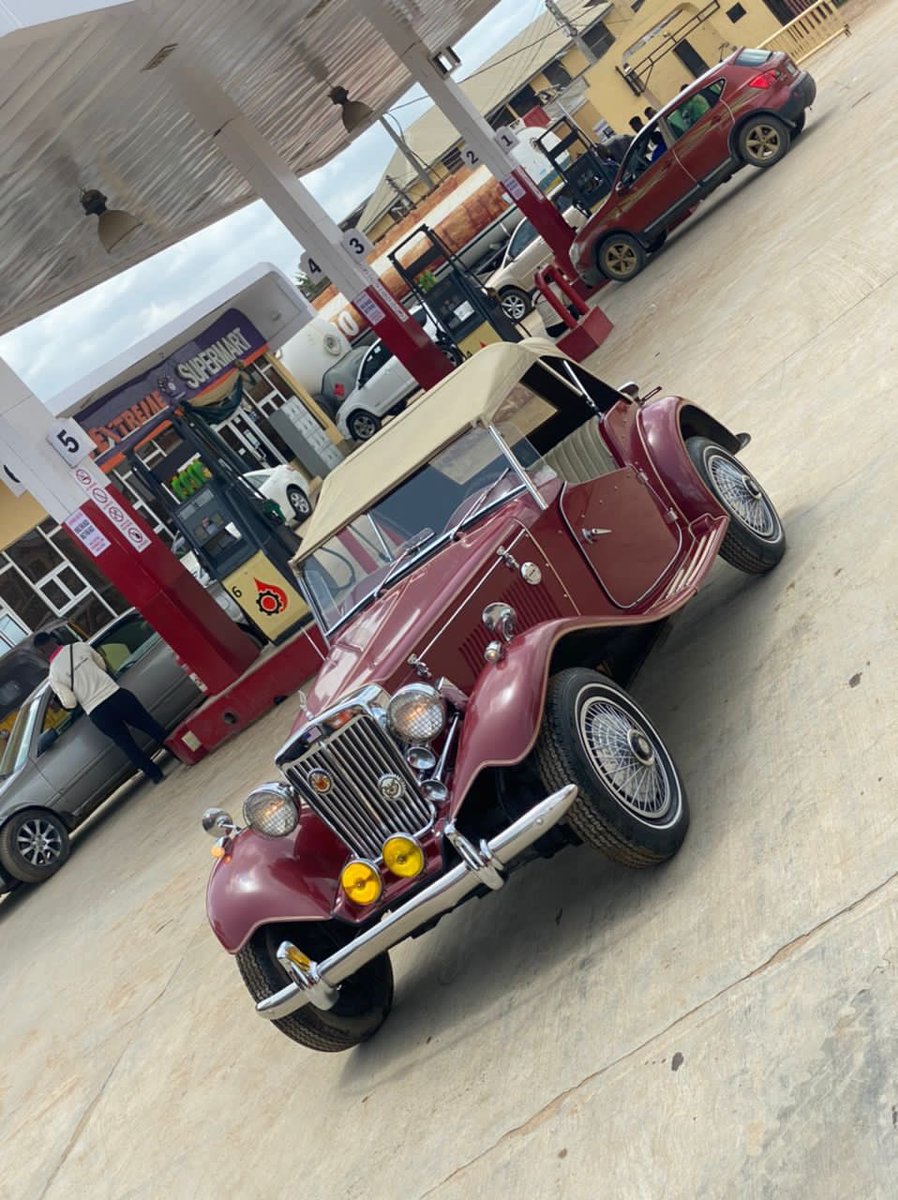 IamBrownchoco's tweet photo. Vintage model🔥🔥🔥
1954 Roll Royce
Price: 28m(asking)

Pls help me retweet🙏🏾🙏🏾 https://t.co/1W4ojX4UXi