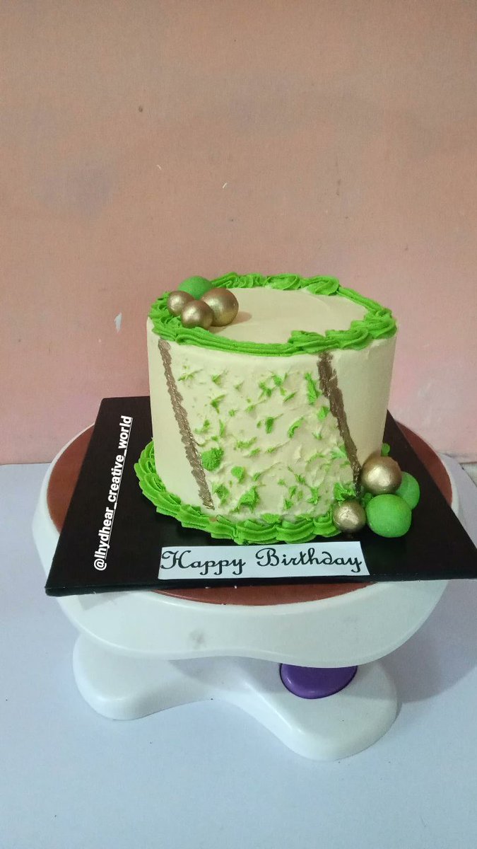 ladylhydhear's tweet photo. Birthday cake sitting pretty. Which is your favorite? First or second frame. #cake_by_lhydhear_creative_world #LCW #cakesinibadan  #cakesinibadan💖💖 #ibadanbaker  #Ede #baptistbaker #referal https://t.co/uhDBdX3nhO