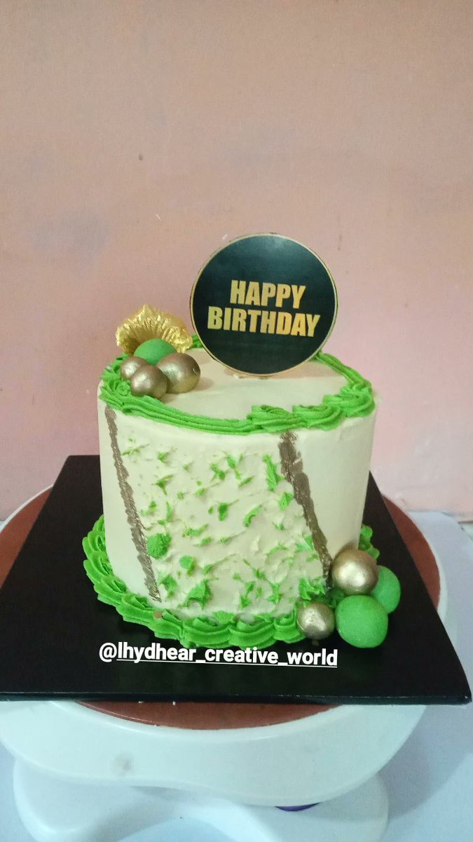 ladylhydhear's tweet photo. Birthday cake sitting pretty. Which is your favorite? First or second frame. #cake_by_lhydhear_creative_world #LCW #cakesinibadan  #cakesinibadan💖💖 #ibadanbaker  #Ede #baptistbaker #referal https://t.co/uhDBdX3nhO