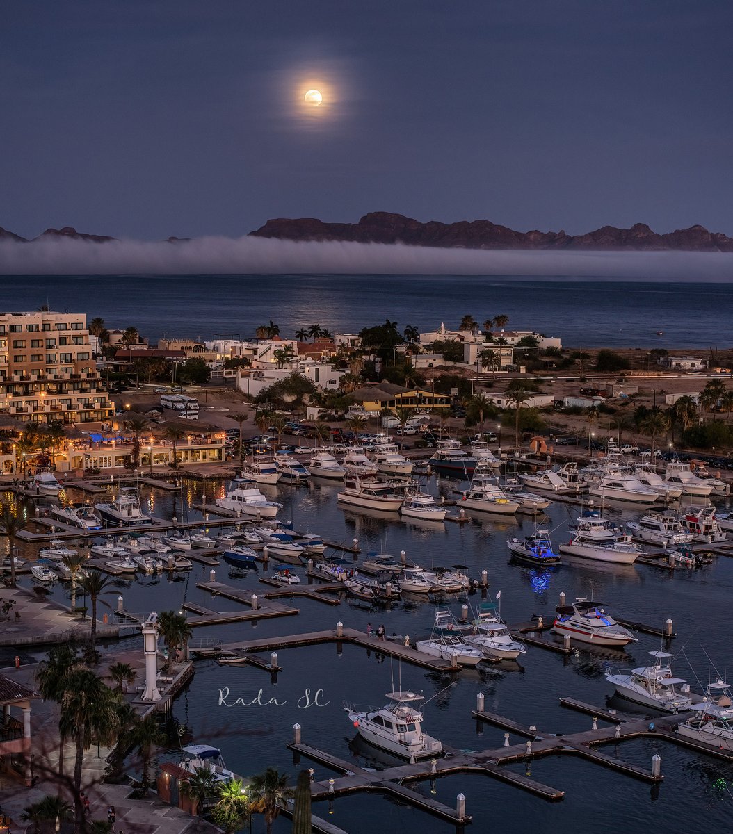 Rada_SC's tweet photo. Anoche tuvimos un espectacular Eclipse Lunar y una salida de la Luna de ensueño con todo y neblina! Lo capté desde los cerros de la Marina de San Carlos, Sonora. https://t.co/vGQxKeDuV8