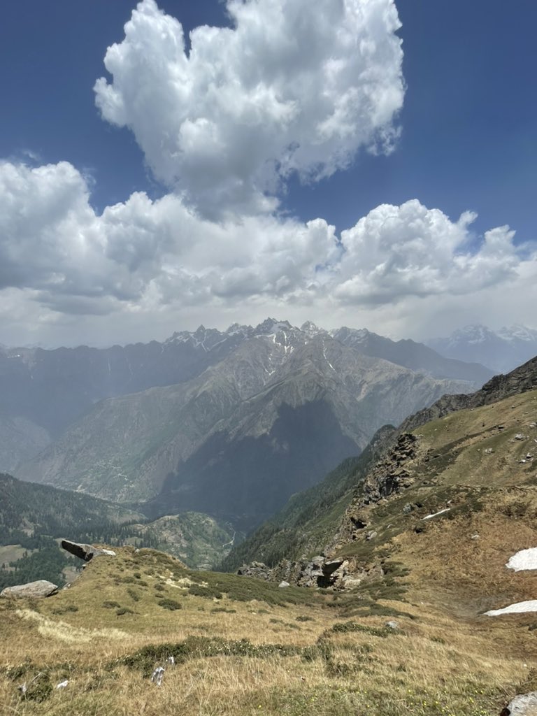 DoshiVehan's tweet photo. Tweeting from over 12,500 ft 😍🏔
Day 3 of Sar-Pass Trek! Cannot believe I have signal here. @reliancejio 

THE HIMALAYAS NEVER DISAPPOINT! https://t.co/ryHBmOEFHH