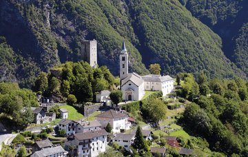 STMediaCH's tweet photo. Noch zum Entdecken! 
Der Naturpark #Calancatal in Südbünden! 
Die #ViaCalanca ist die beste Möglichkeit, eine wildromantische und einsame Natur- und Kulturlandschaft zu Fuss in drei Tages-Etappen kennenzulernen!
@Graubunden #SchweizerPärke
https://t.co/URQJxf7gdG https://t.co/sMa7IO6IU0
