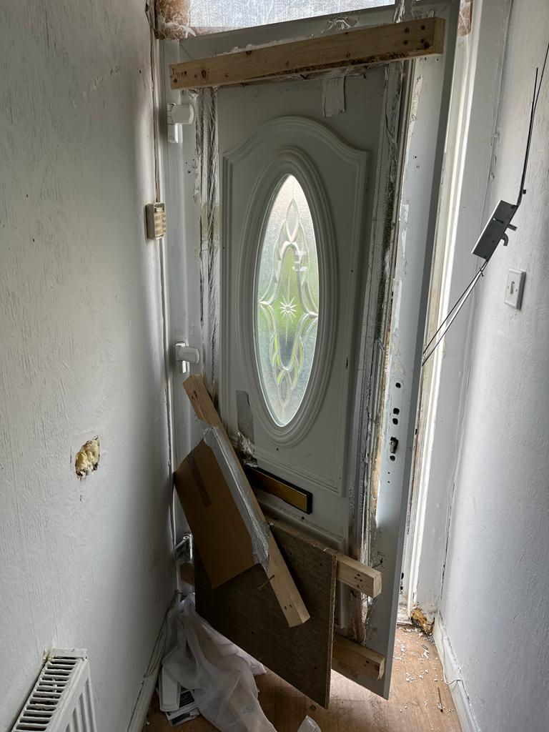 PriorityCR_WMP's tweet photo. The occupant at this address tried to reinforce the door by adding numerous wooden panels. This wasn't an issue for NTF officers who gained access rapidly. #entrygained https://t.co/nHMBWXBO05