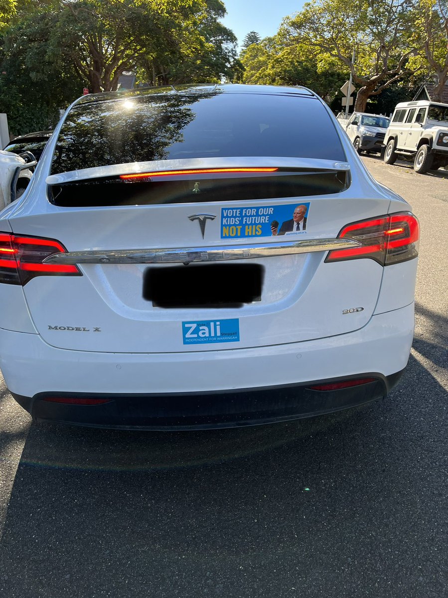 PrueBardsley's tweet photo. @42tempest @margokingston1 @zalisteggall They didn’t take any photos of the other cars ! We have 15 yrs old Hondas , bashed up old Holdens etc . 

Every single volunteer is trying to make politics a better place . 

We have all types  peeps , diff financial backgrounds in #TeamZali , a true cross section of #Warringah . https://t.co/WIBEPmsO5I