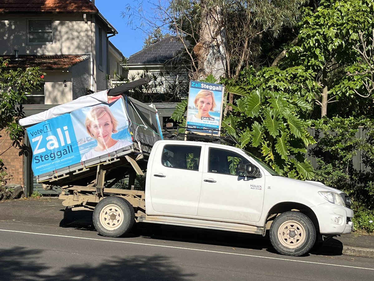 PrueBardsley's tweet photo. @42tempest @margokingston1 @zalisteggall They didn’t take any photos of the other cars ! We have 15 yrs old Hondas , bashed up old Holdens etc . 

Every single volunteer is trying to make politics a better place . 

We have all types  peeps , diff financial backgrounds in #TeamZali , a true cross section of #Warringah . https://t.co/WIBEPmsO5I