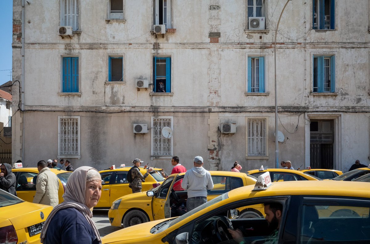 Shorouqi's tweet photo. A day in Bizerte. Tunisia May 2022

#tunisia #streetphotography #taxi #yellow #streetphoto #leicam10r #leicauae #lensculturestreets #streetphotographer  #streets_storytelling #thestreetphotographyhub #streetphotographerscommunity #streetmagazine #m10r #maciejdakowiczworkshop https://t.co/3t3jMINYuw
