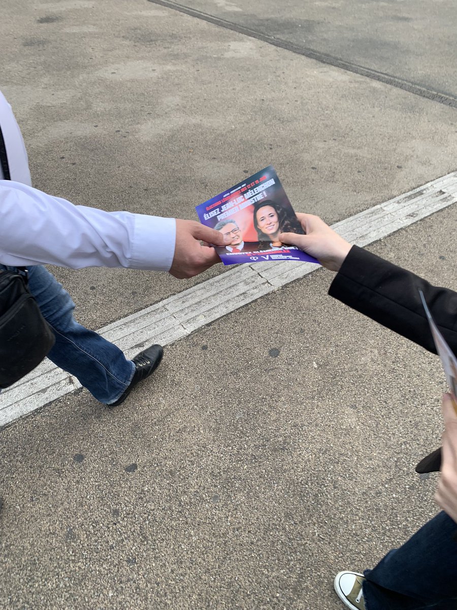 ClementAgostini's tweet image. Ce matin, on occupe encore le terrain ! 

Tractage devant le centre commercial Créteil Soleil pour @Clemence_Guette !

Ici, l'espoir est là, on va gagner ! 

#MelenchonAMatignon #Guette2022