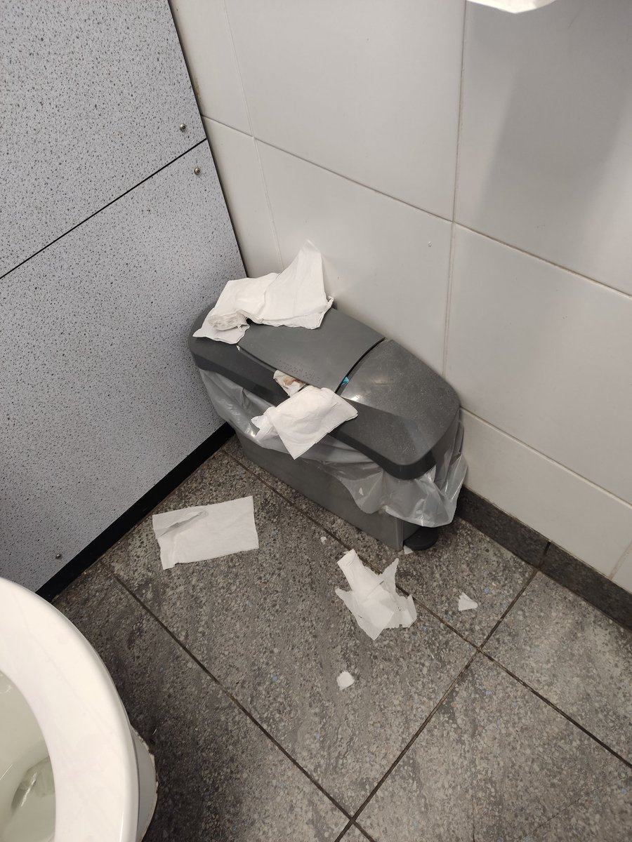 446Carla's tweet photo. @SW_Help .., having periods is difficult enough without having fight with the disposal bin because it hasn't been emptied. It's 2022, periods aren't shameful so why are women still being subjected to these poor standards? https://t.co/TQurG87msR