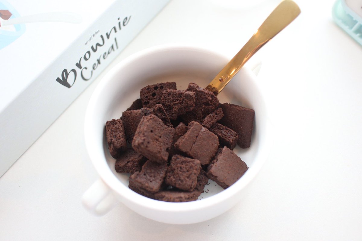 Giffin_08's tweet photo. อร่อยยยมากก น้อง Brownie Cereal คือตื่นมาเช้าๆ ไม่มีอะไรกิน ก็หยิบมาทานง่ายๆกับนมคือฟินมากกกก น้องบราวนี่กรอบบ ไม่หวานมาก แนะนำทานกับนมจืดนะ บอกเลยจะติดใจ💖หรือใครรีบๆตอนเช้าบอกเลยตอบโจทย์มาก เทนมปุปทานได้เลจ ต้องมีติดบ้านจริงๆ🥣🥛 #อร่อยบอกต่อ
#บราวนี่กรอบ #Brownie #Msdream https://t.co/zO9kDPCHjz