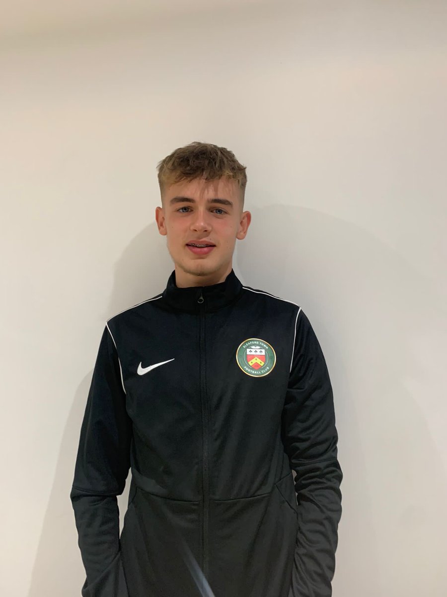 SleafordTownFC's tweet photo. Happy Birthday Max 🎂🎉🥂💚 https://t.co/ohFH9xjhDF