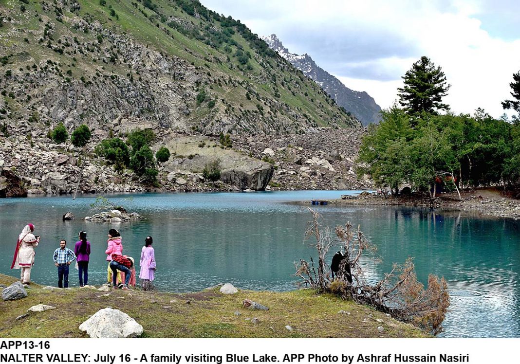 photography_786's tweet photo. #BeautifulPakistan 😍
A scenic view of Satrangi lake, Blue lake and Black lake in Nalter valley in the catchment’s area of Pakistan.🏞❤
#pakistan #GilgitBaltistan #satrangilake #tourism #photography #travel #naltervalley @ansukhera @appcsocialmedia @NazeeaJabeen @RubaShera_IG https://t.co/N988qfMiWe