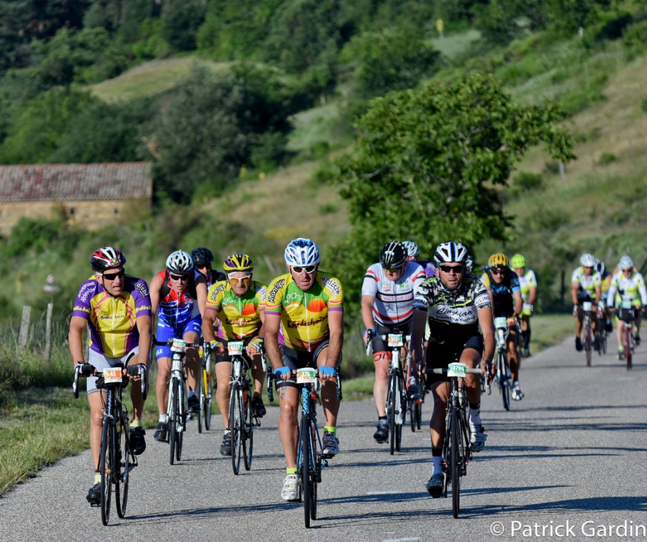 ardechoisecyclo's tweet photo. #MondayMotivation
Dans 1️⃣mois, les cyclistes prendront le départ pour :
👉 l'#ardéchoise en 3 jours🧭
On a hâte d'y être, vous aussi ? 🤩
#29edition #monardechoise https://t.co/PxmDPN6hfN
