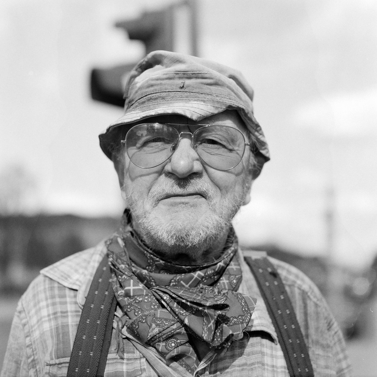 NicolaiSauer's tweet photo. I shot this picture pf a stranger a couple of weeks ago.
I love the B/W for the nice contrast, but sadly you cant see his cool yellow shadez 😤 
#analogphotography #mamiyac33 #mediumformat https://t.co/nqwG7eFSyx