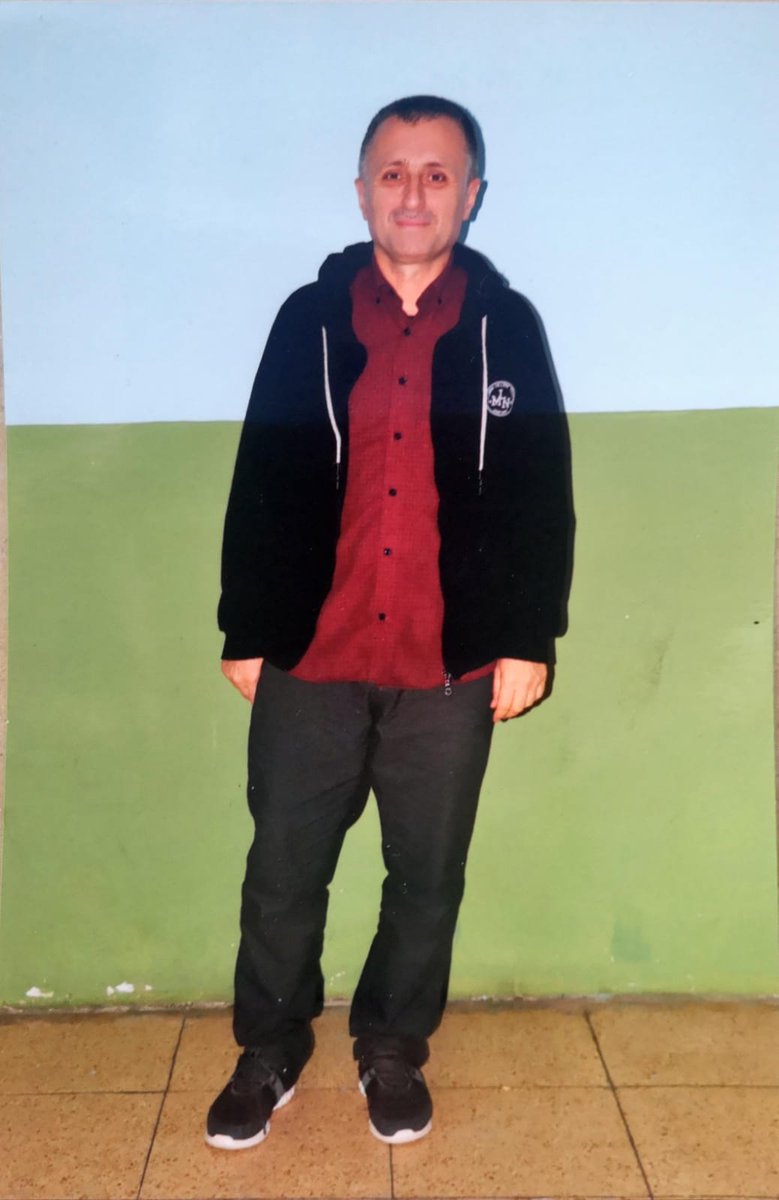 Çok şükür eşimle konuştuk.
10 dk.ya yaşadıklarını hızlıca sığıştırmaya çalıştı.

Iyi olduğuna olan sevincimizden herşeye şükreder olduk.
Aman yeter ki sağlığı iyi olsun da tesellisiyle geçiyor ömrümüz.

NEDEN HALA TUTUKLU,
ADALET,HUKUK NERDE soruları beynime saplanmş kıymık gibi.