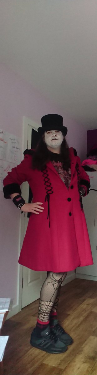AliceBlake215's tweet photo. This is me in my gothic Coat. 😊 https://t.co/KutgJRIPhc