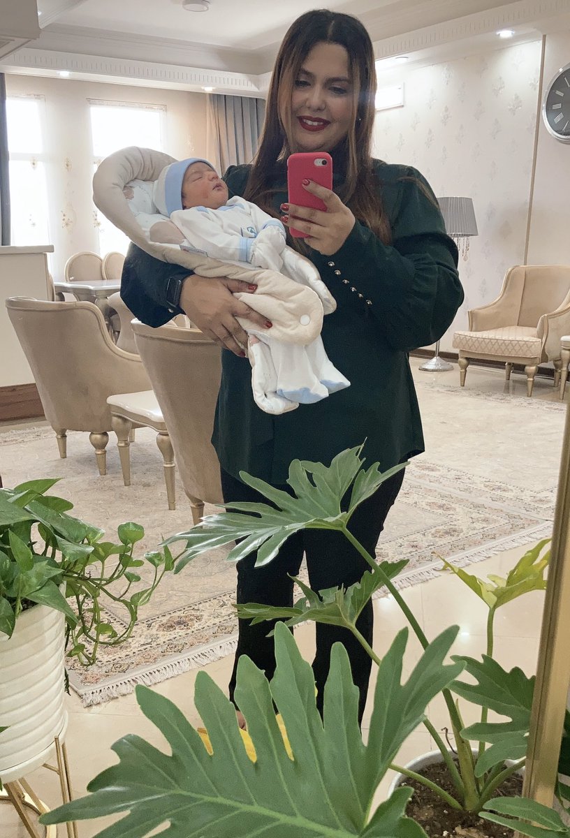 _Mehraboonn's tweet photo. یک عدد خاله خوشحالو میبینین https://t.co/Q4w2vCbefc