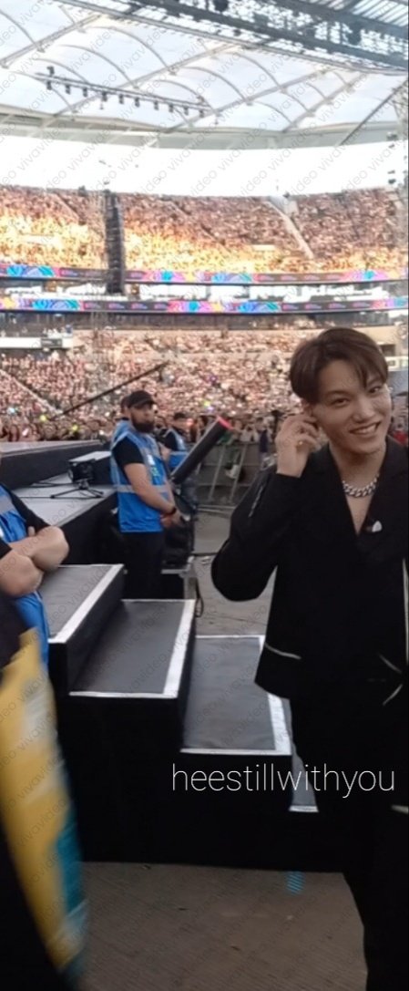 heestillwithyou's tweet photo. been listening to kpop since 2016 and actually started my journey with shinee and exo. it was really overwhelming seeing kai live and this up close. he even waived at me!! really can die happy now #kpopflex https://t.co/h77ofrFx3I