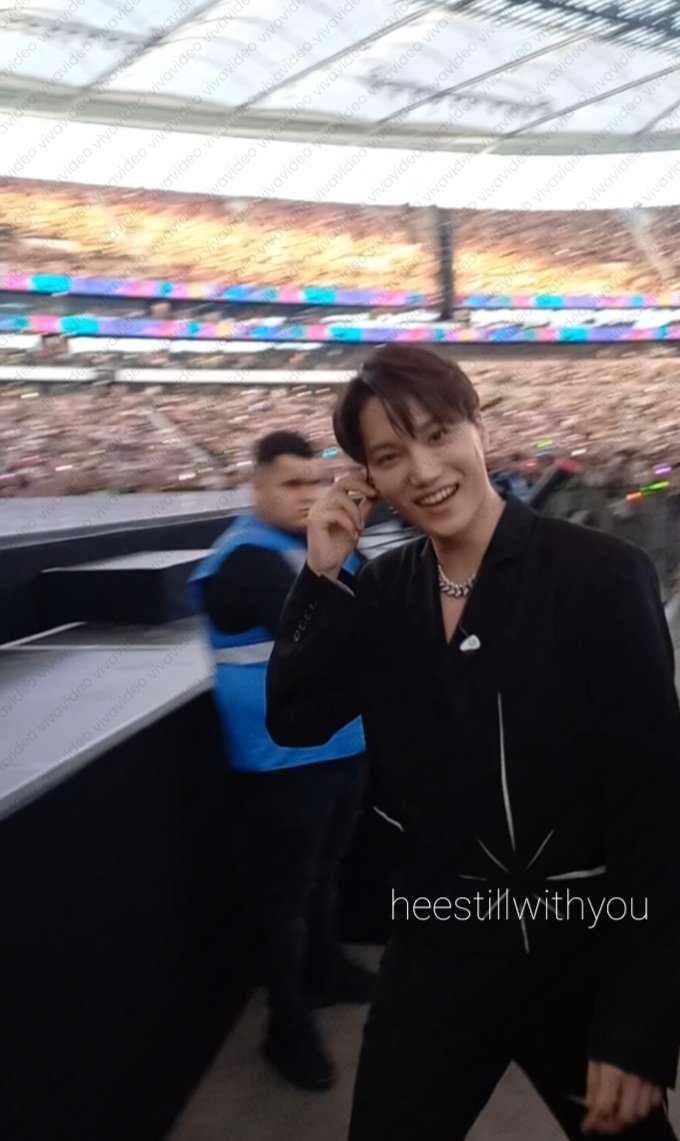 heestillwithyou's tweet photo. been listening to kpop since 2016 and actually started my journey with shinee and exo. it was really overwhelming seeing kai live and this up close. he even waived at me!! really can die happy now #kpopflex https://t.co/h77ofrFx3I