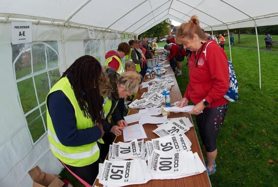Alcester_10k's tweet photo. Are you joining us at the Alcester Summer 10K?

We recommend collecting your race number on the Saturday

Collection from Centenary Field, Alcester, B49 5QP 

Saturday 28th May 12pm-6pm, or from 7.30am until 9.30am on race day.

Full race info👉 https://t.co/6WUWpHKuyW https://t.co/ITp0G8tftn