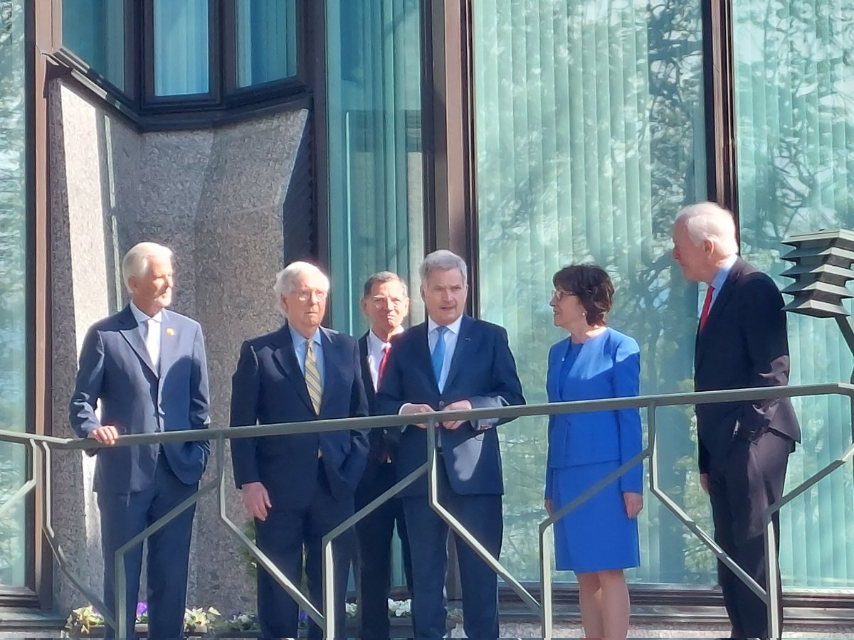 VKykkanen's tweet photo. Republikaanisenaattorit tarkastamassa Mäntyniemen tilukset. Ehkä myös #nato'sta puhutaan. @MTVUutiset https://t.co/J9qPJEzeWe